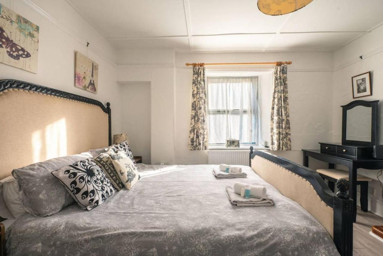 Cosy Welsh Cottage In St Davids Centre With Garden Eksteriør billede