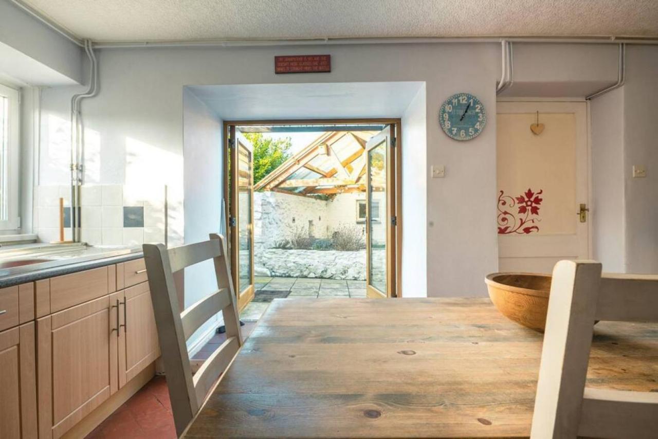 Cosy Welsh Cottage In St Davids Centre With Garden Eksteriør billede